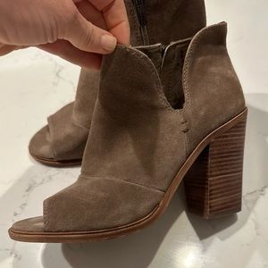 Vince Camuto Suede Bootie Peep Toe Heel 9.5
